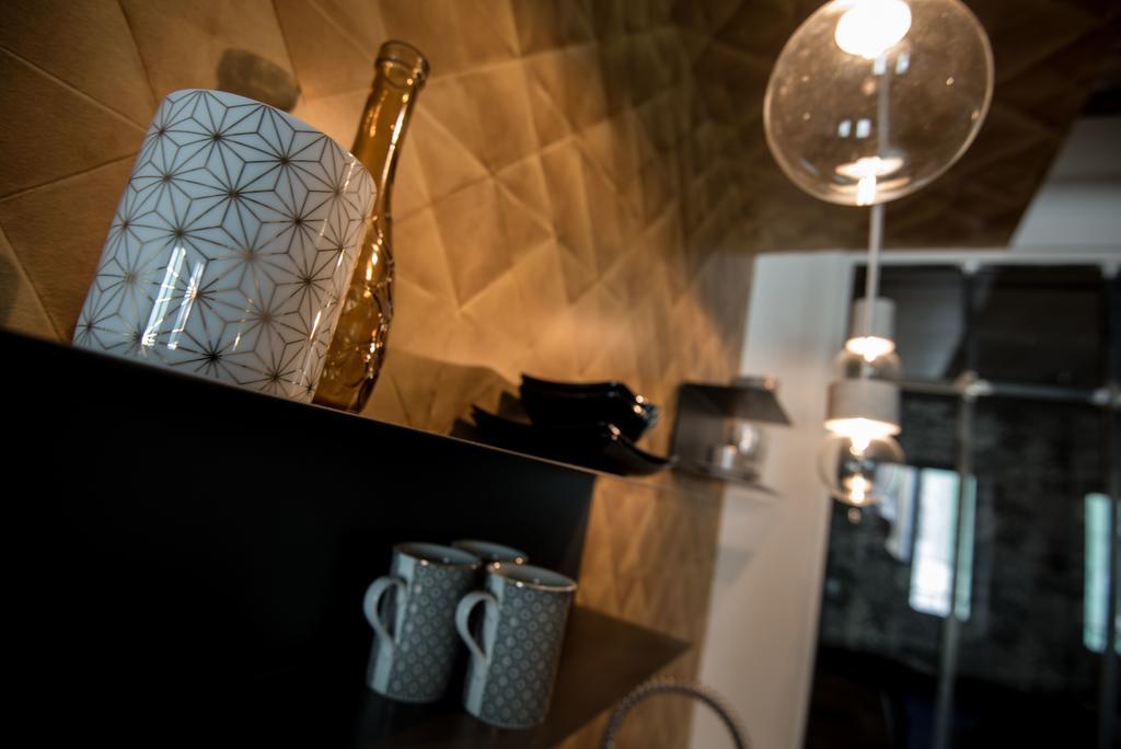 "Un Lieu Unique" Le Gold Et Le Cocon Apartment Annecy Exterior foto